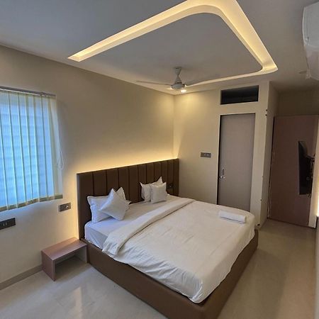 Hotel Vilaasitaa Vijay Nagar อินดอร์ ภายนอก รูปภาพ