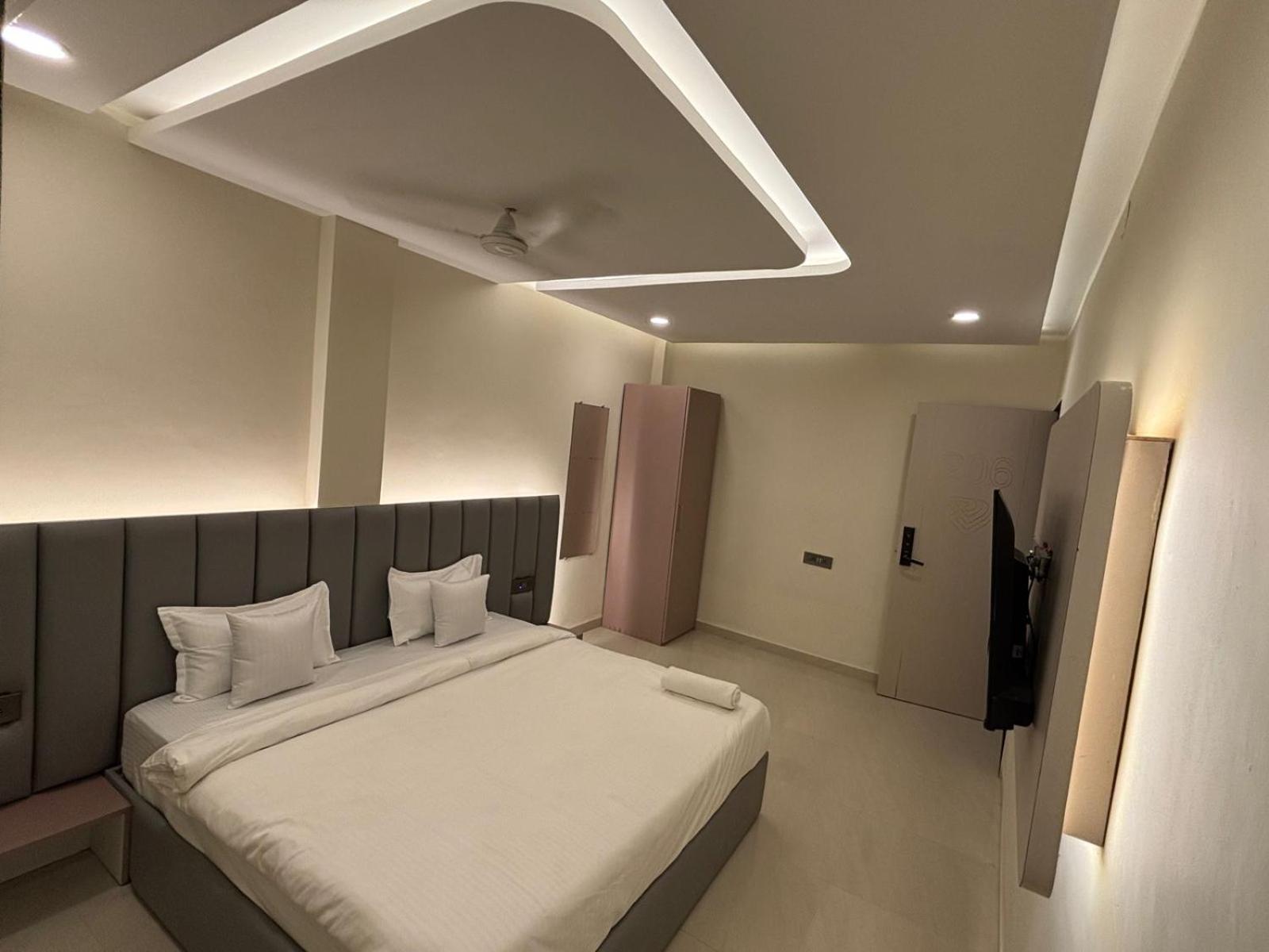 Hotel Vilaasitaa Vijay Nagar อินดอร์ ภายนอก รูปภาพ