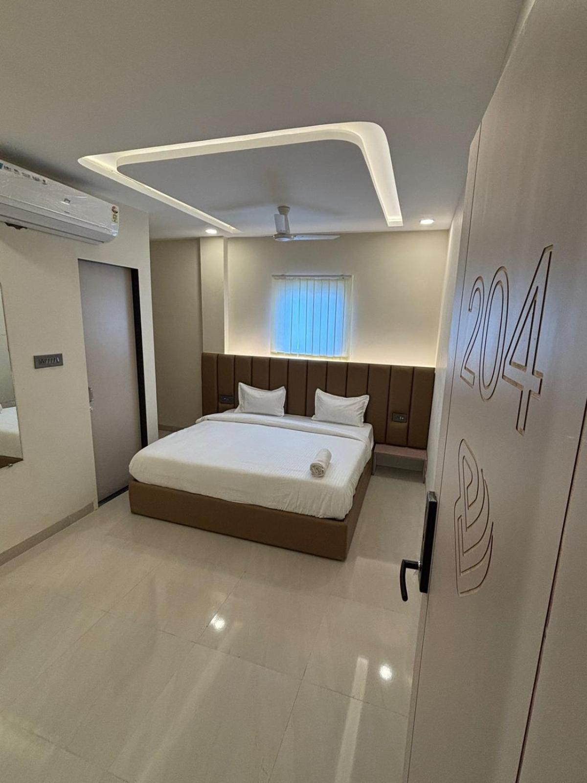Hotel Vilaasitaa Vijay Nagar อินดอร์ ภายนอก รูปภาพ