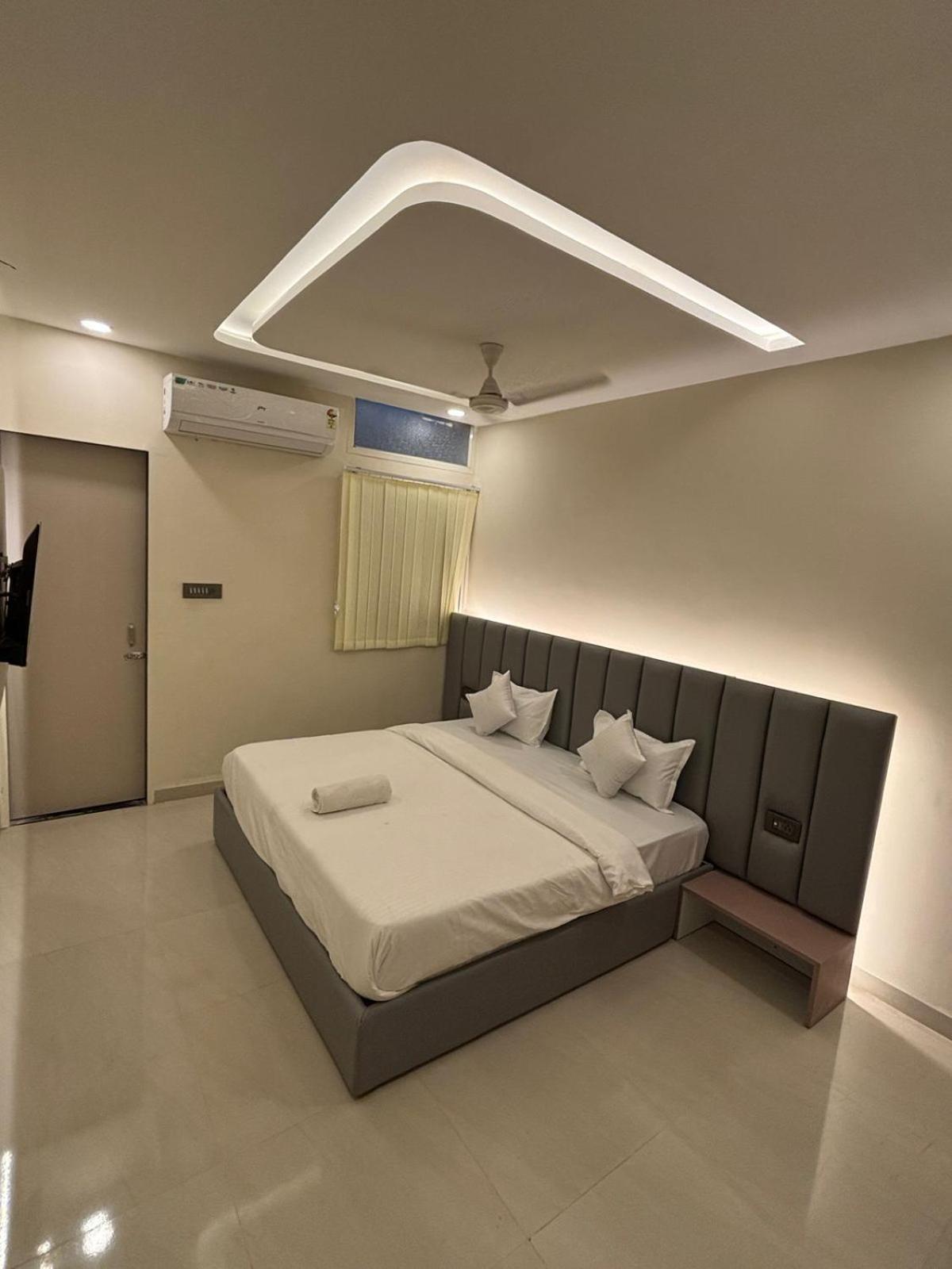 Hotel Vilaasitaa Vijay Nagar อินดอร์ ภายนอก รูปภาพ