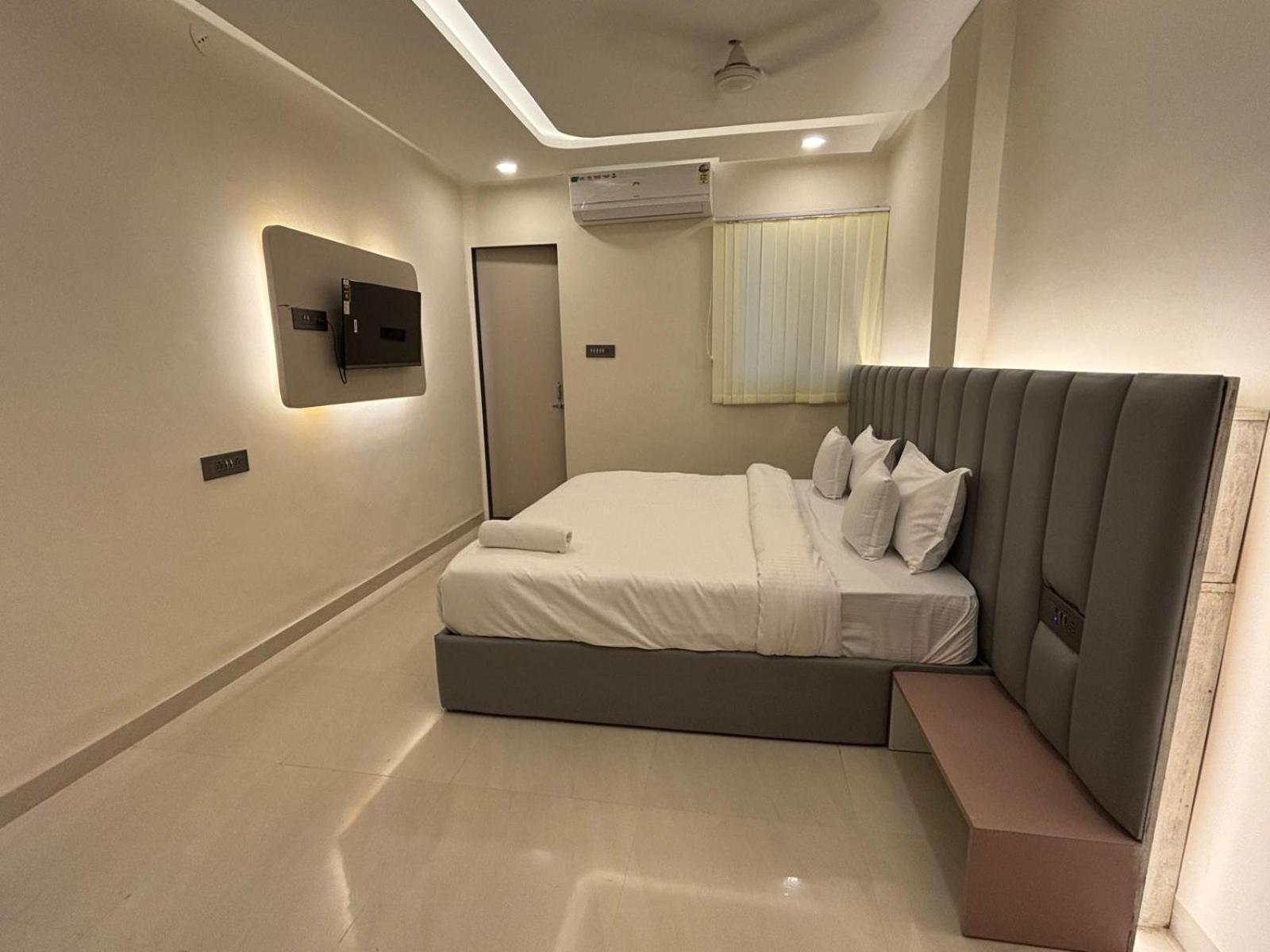 Hotel Vilaasitaa Vijay Nagar อินดอร์ ภายนอก รูปภาพ
