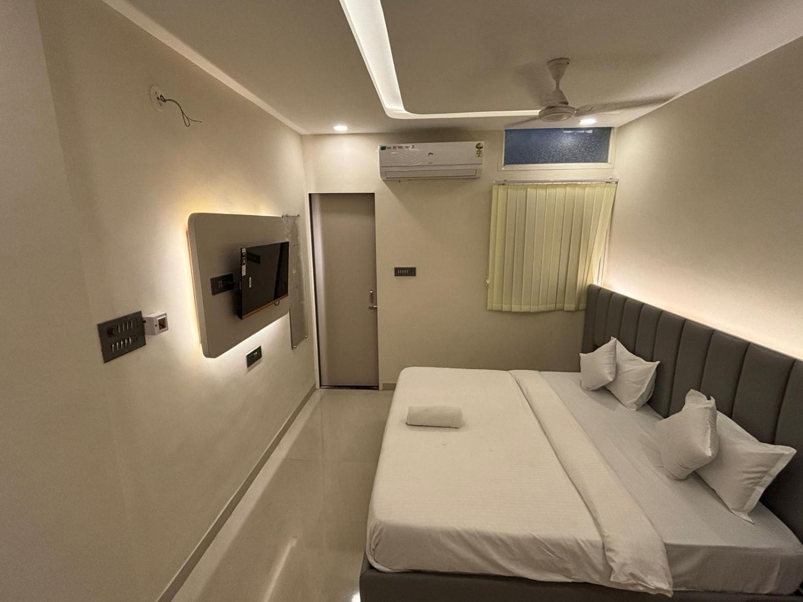 Hotel Vilaasitaa Vijay Nagar อินดอร์ ภายนอก รูปภาพ