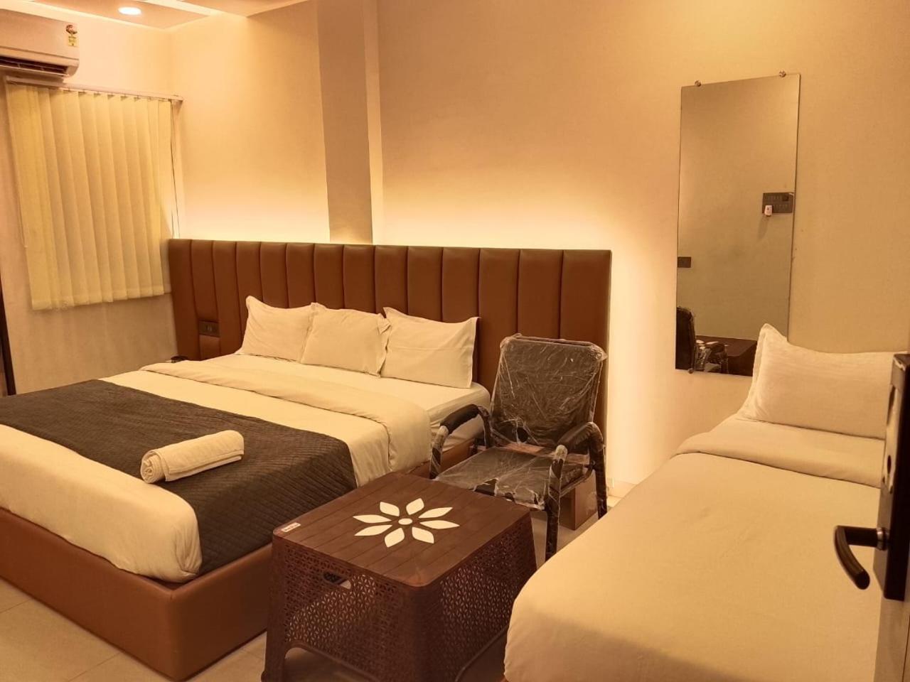 Hotel Vilaasitaa Vijay Nagar อินดอร์ ภายนอก รูปภาพ